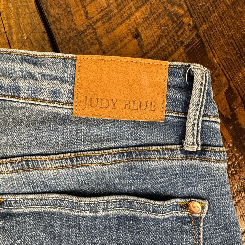 Judy Blue Classic Blue Slim Boot Denim Jeans with Frayed Hem - Picture 3 of 7